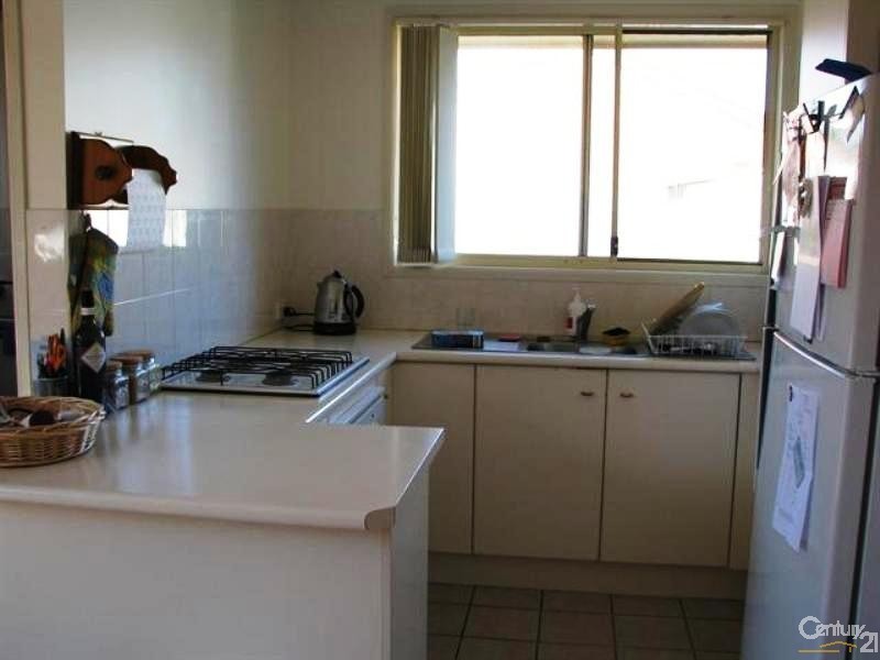 9 Robertson Street, Carrington NSW 2294