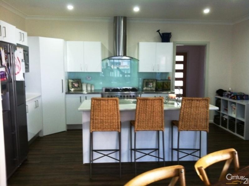 16 Regent Street, Tingira Heights NSW 2290