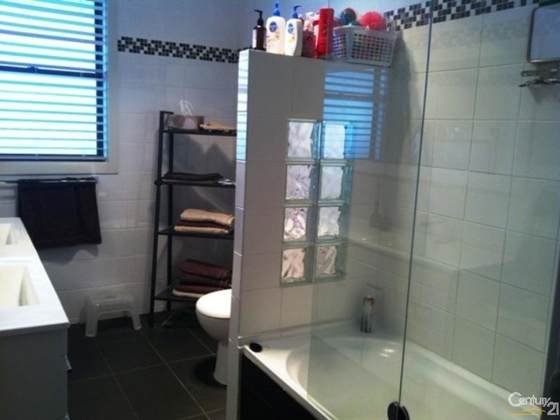 16 Regent Street, Tingira Heights NSW 2290