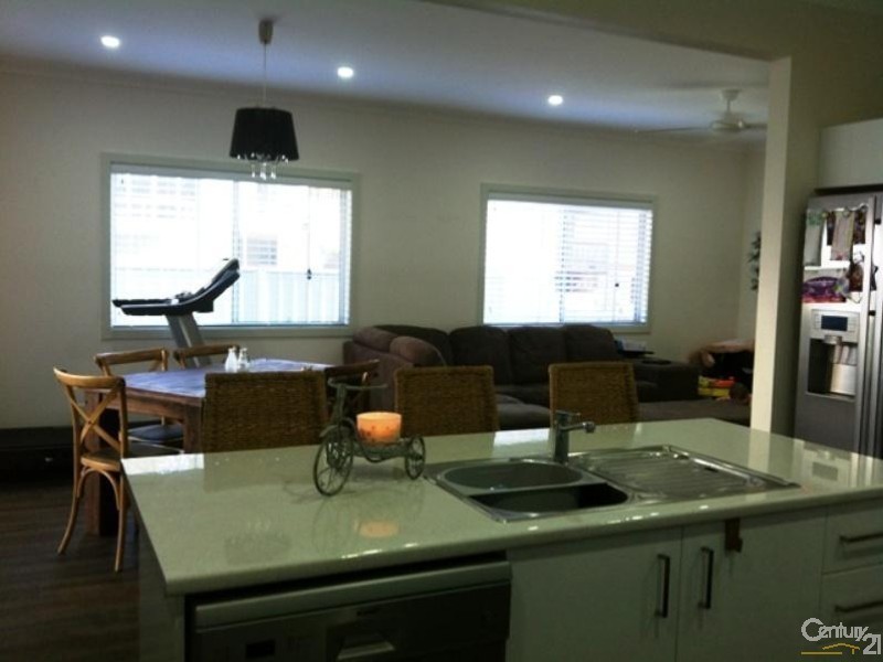 16 Regent Street, Tingira Heights NSW 2290