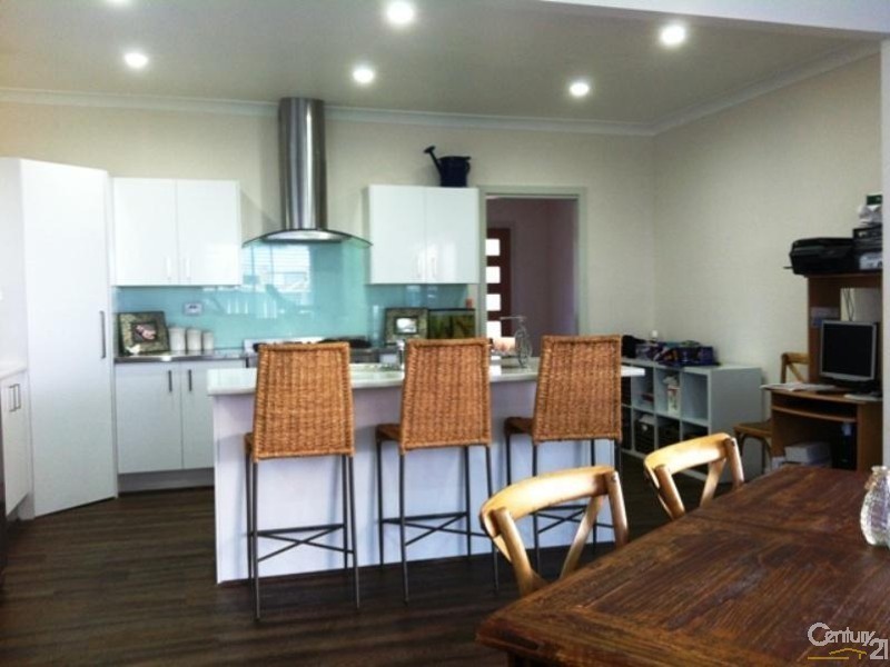 16 Regent Street, Tingira Heights NSW 2290