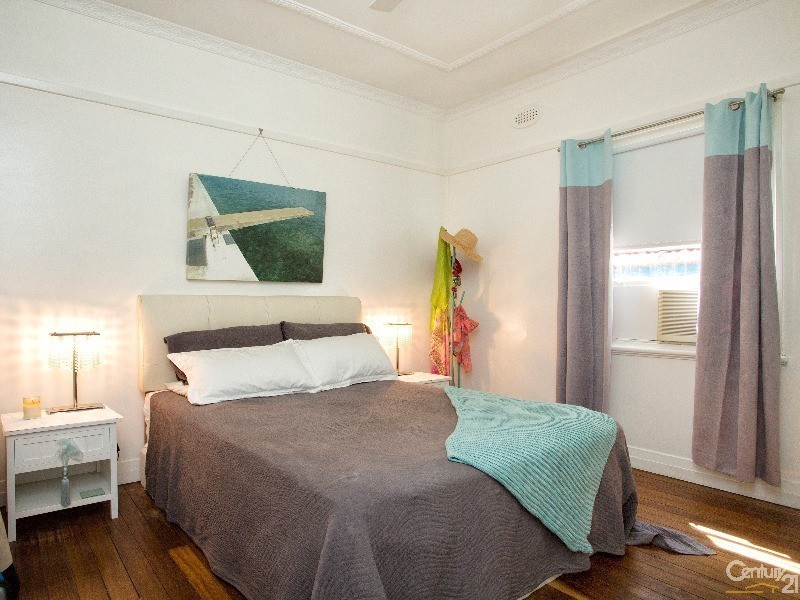 2 Everton Street, Hamilton East NSW 2303