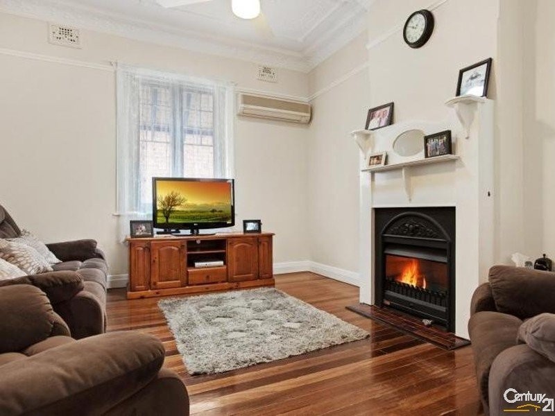 11 Ackeron Street, Mayfield NSW 2304