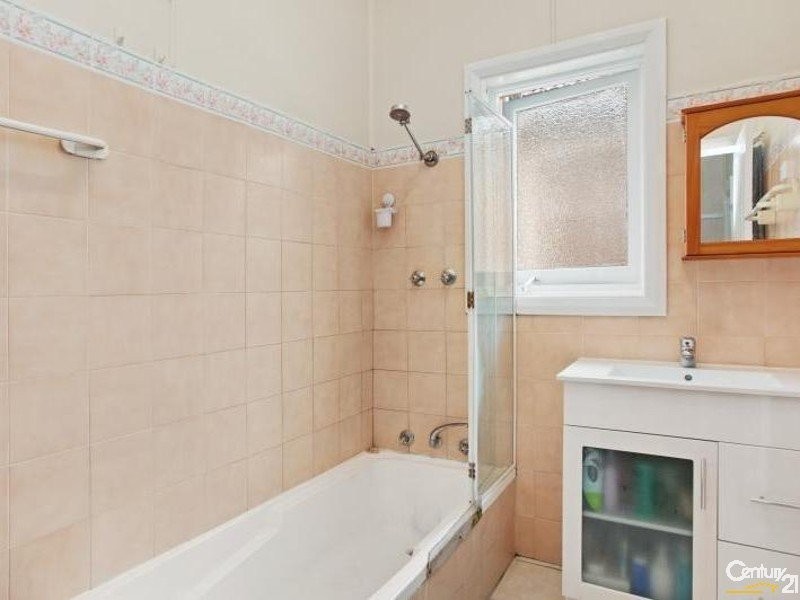 11 Ackeron Street, Mayfield NSW 2304