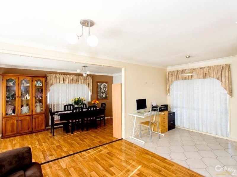 6 Woodbine Close, Woodberry NSW 2322