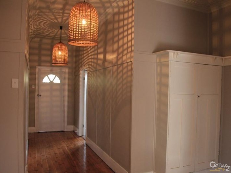 11 Edmund Street, Mayfield NSW 2304