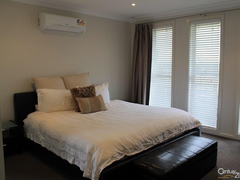 31 Ripon Way, Macquarie Hills NSW 2285