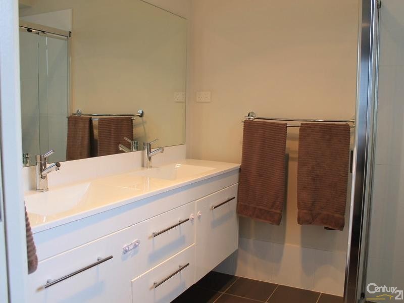 31 Ripon Way, Macquarie Hills NSW 2285