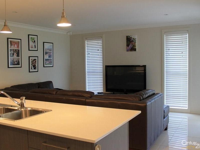 31 Ripon Way, Macquarie Hills NSW 2285