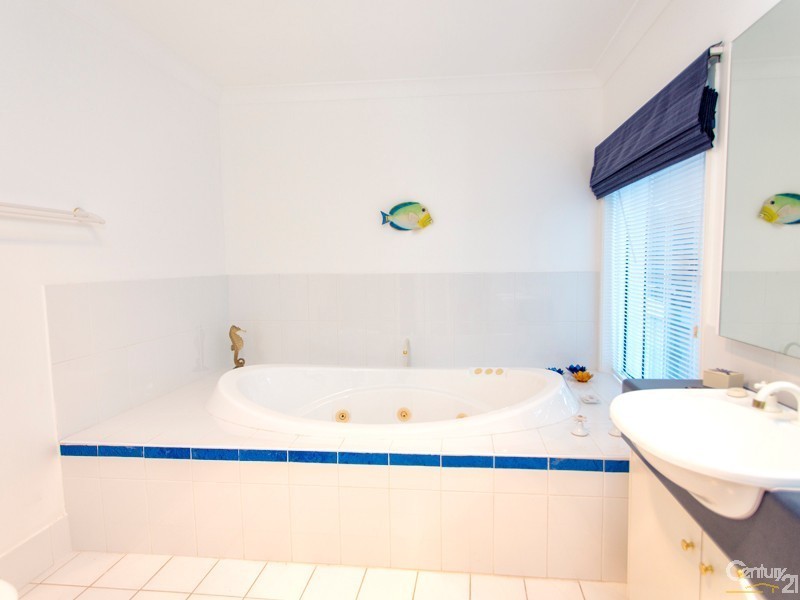 30 Glendore Parade, Maryland NSW 2287