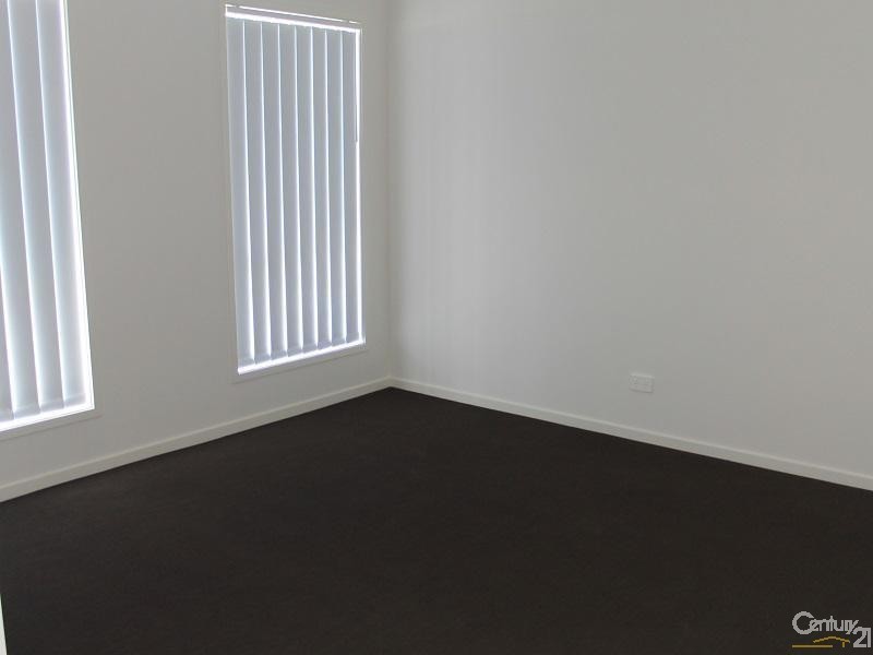 21 Medina Place, Cameron Park NSW 2285