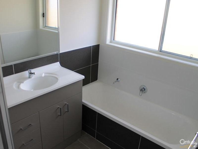 21 Medina Place, Cameron Park NSW 2285