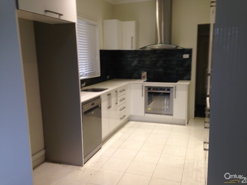 15 Compton, North Lambton NSW 2299