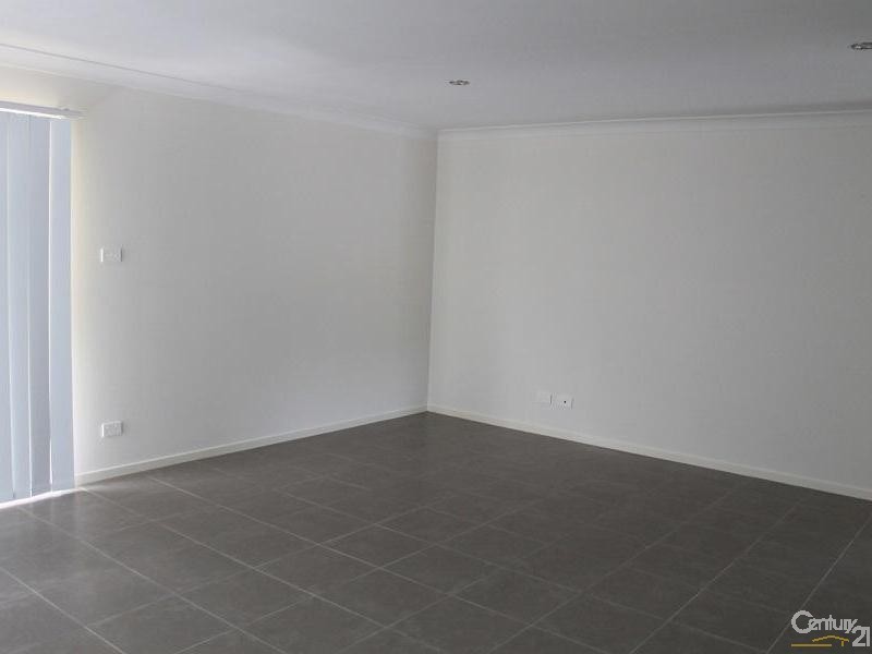 21 Medina Place, Cameron Park NSW 2285