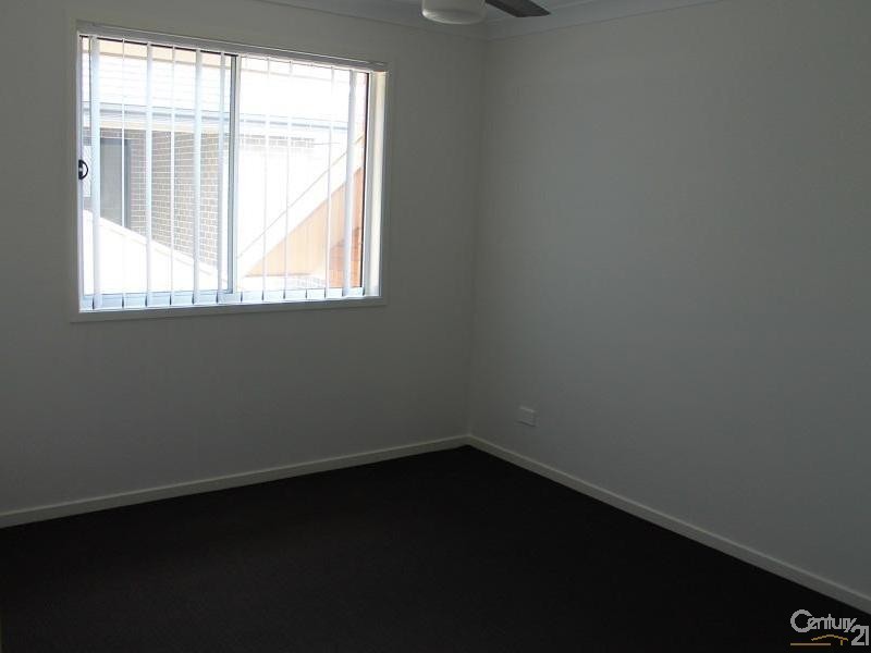 21 Medina Place, Cameron Park NSW 2285