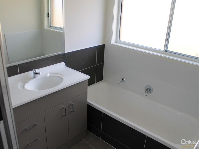 21 Medina Place, Cameron Park NSW 2285