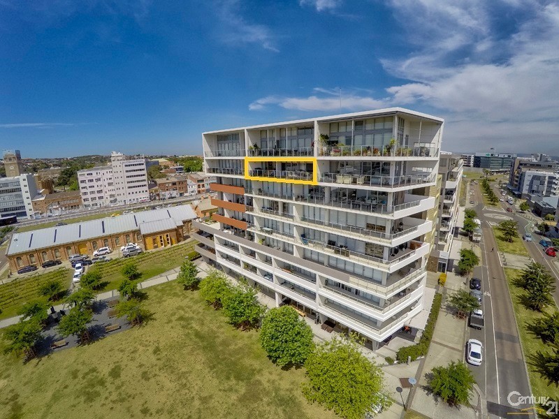 702/2 Honeysuckle Drive, Newcastle NSW 2300
