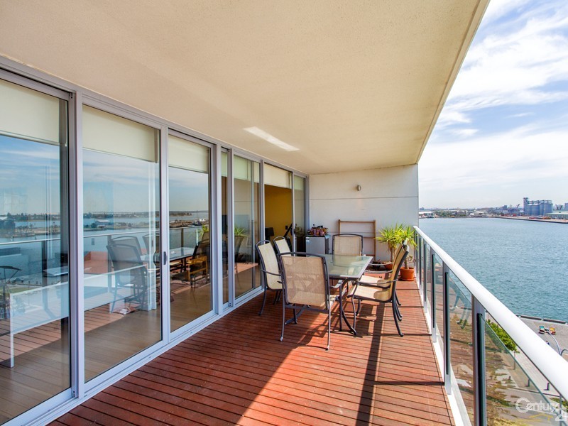 702/2 Honeysuckle Drive, Newcastle NSW 2300