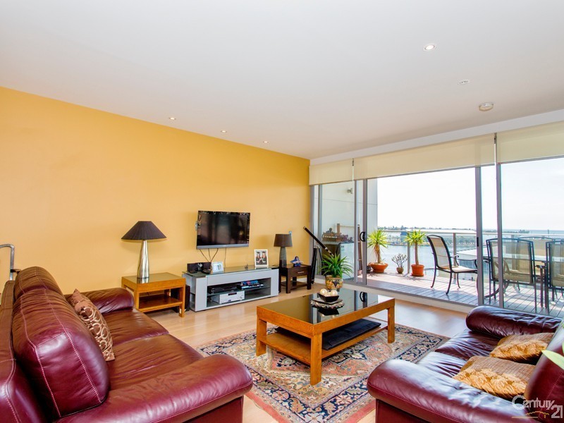 702/2 Honeysuckle Drive, Newcastle NSW 2300