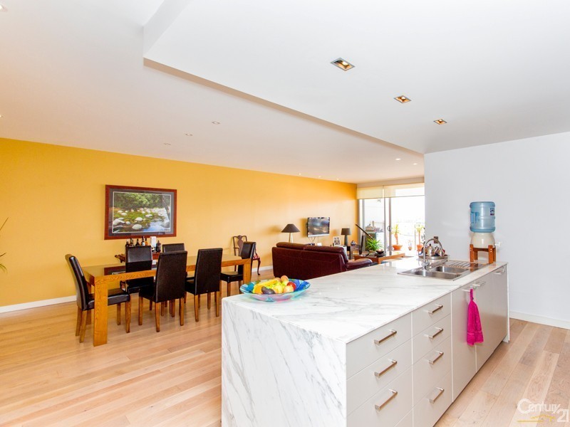 702/2 Honeysuckle Drive, Newcastle NSW 2300