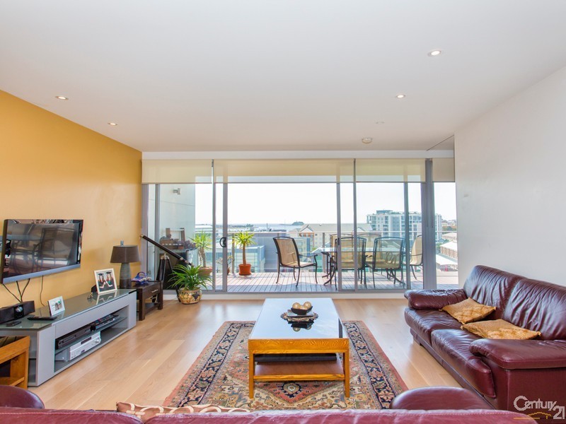 702/2 Honeysuckle Drive, Newcastle NSW 2300