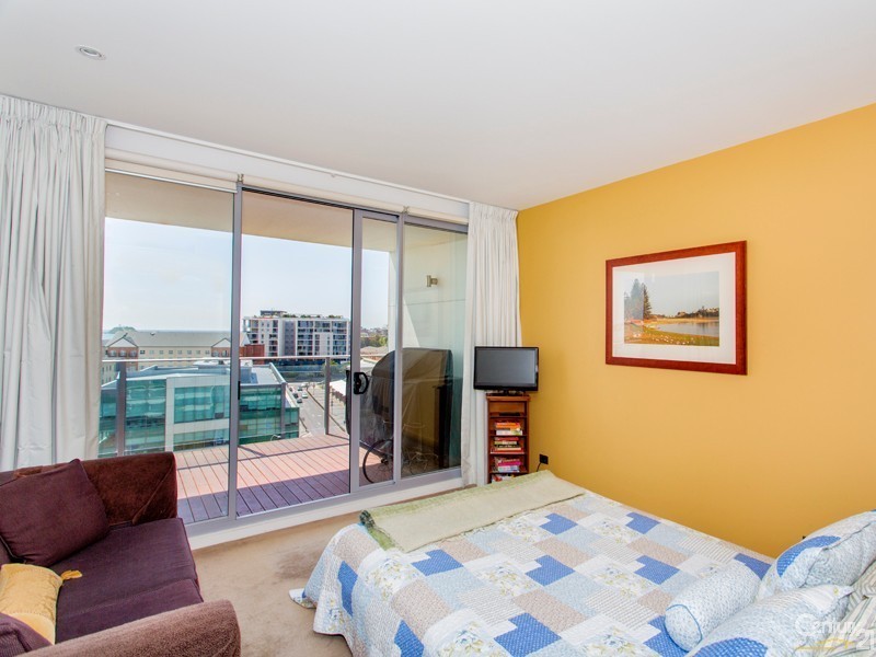 702/2 Honeysuckle Drive, Newcastle NSW 2300