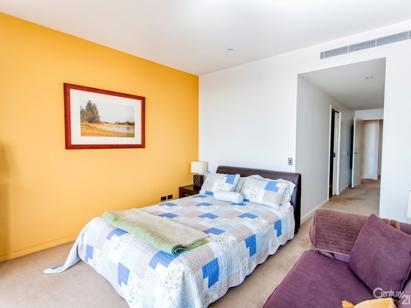 702/2 Honeysuckle Drive, Newcastle NSW 2300