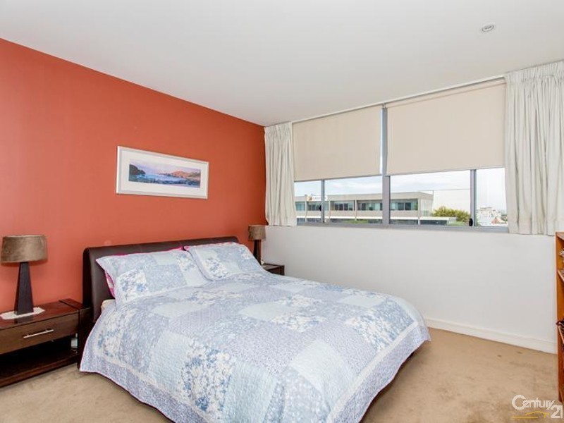 702/2 Honeysuckle Drive, Newcastle NSW 2300