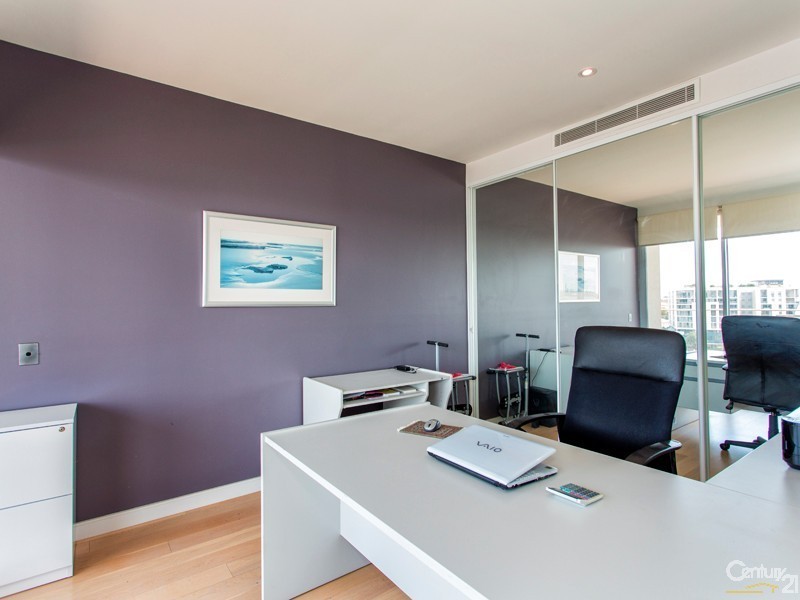 702/2 Honeysuckle Drive, Newcastle NSW 2300