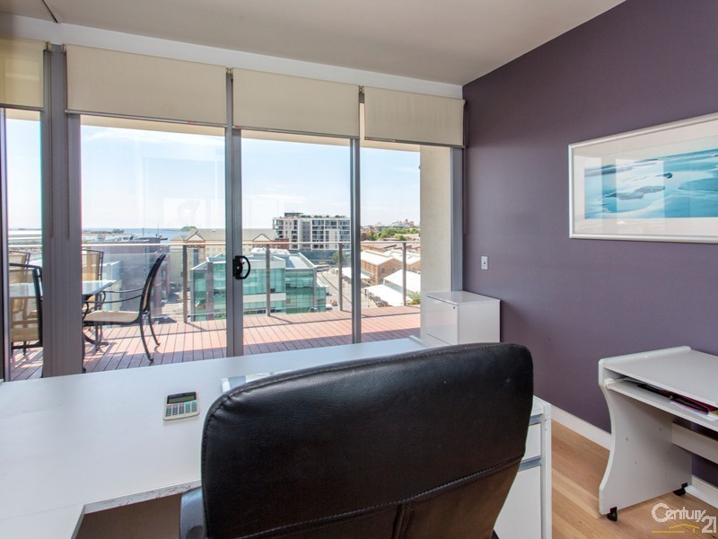 702/2 Honeysuckle Drive, Newcastle NSW 2300