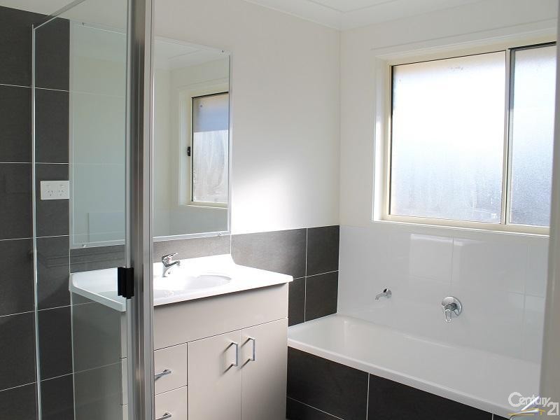 14 Sandfield Street, Cameron Park NSW 2285
