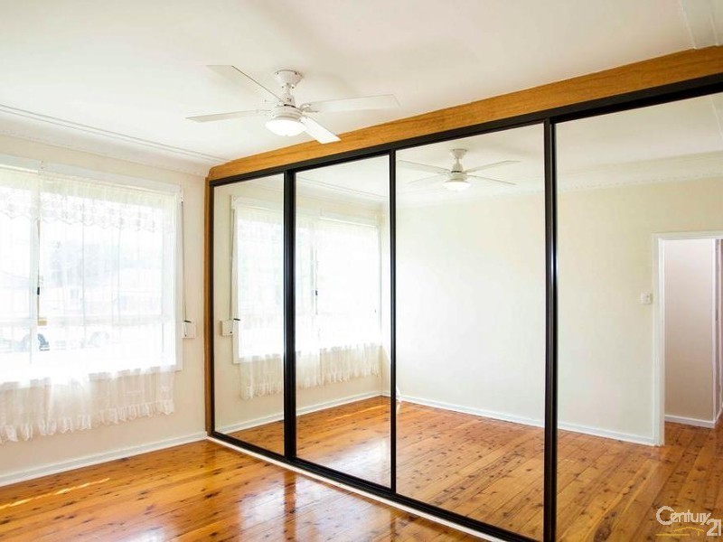 27 Conmurra Circuit, Shortland NSW 2307