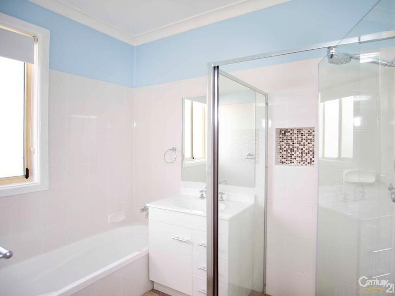 27 Conmurra Circuit, Shortland NSW 2307