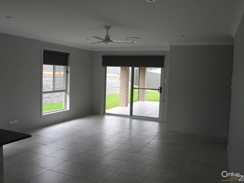 31 Boyne Crescent, Cameron Park NSW 2285