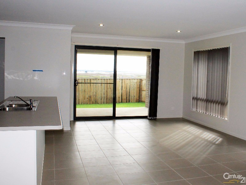 10 Yellena Street, Fletcher NSW 2287