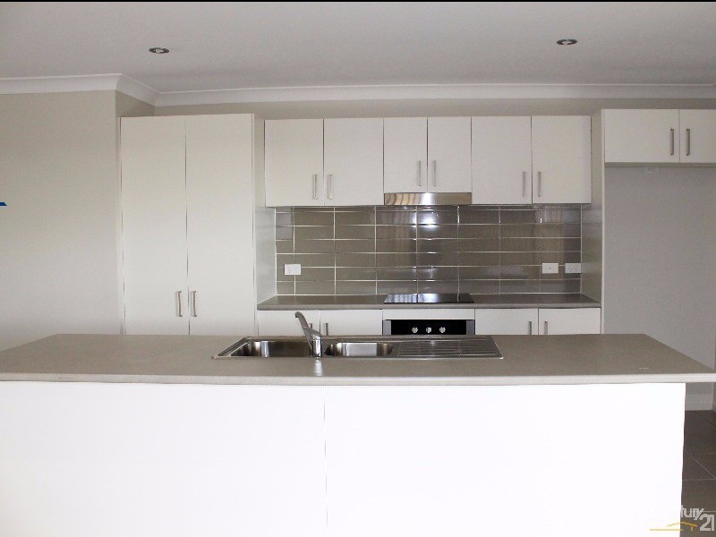 10 Yellena Street, Fletcher NSW 2287