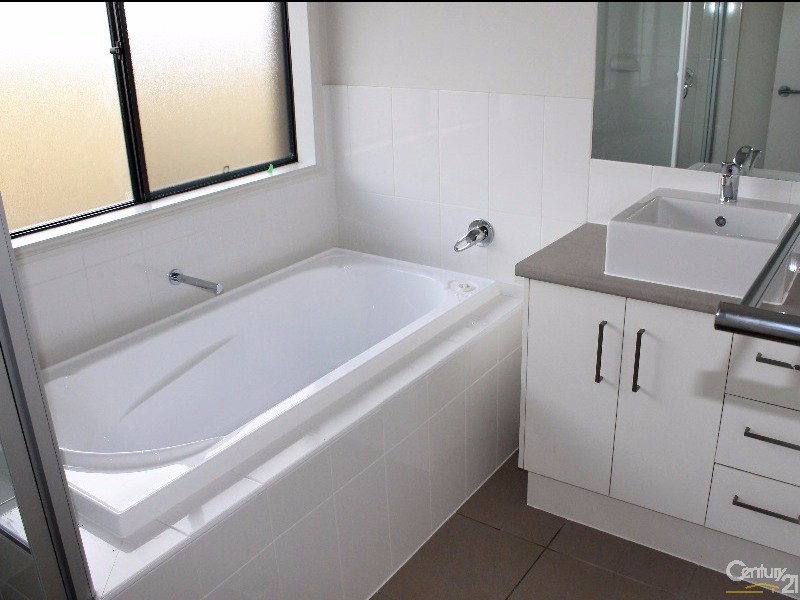 10 Yellena Street, Fletcher NSW 2287