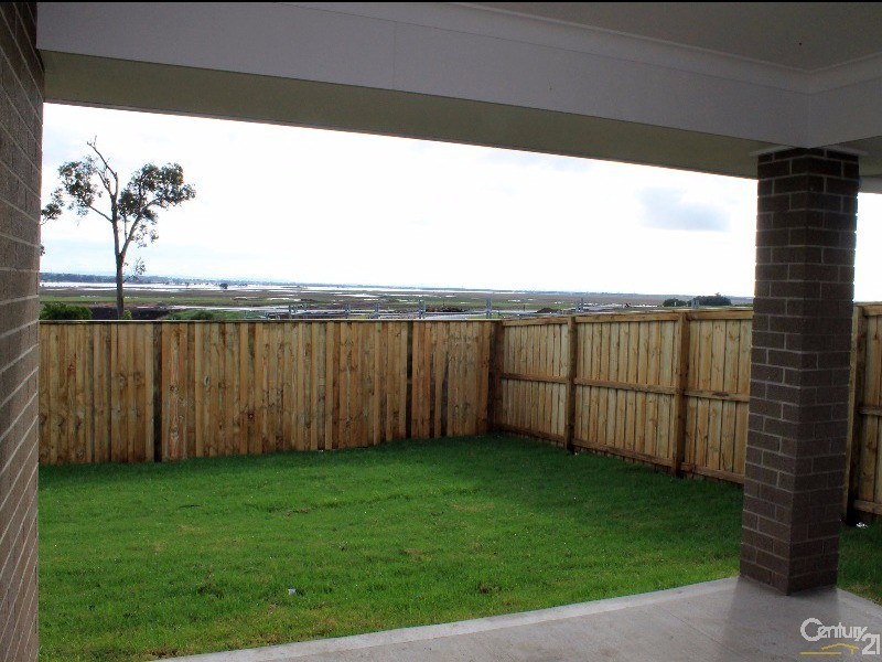 10 Yellena Street, Fletcher NSW 2287