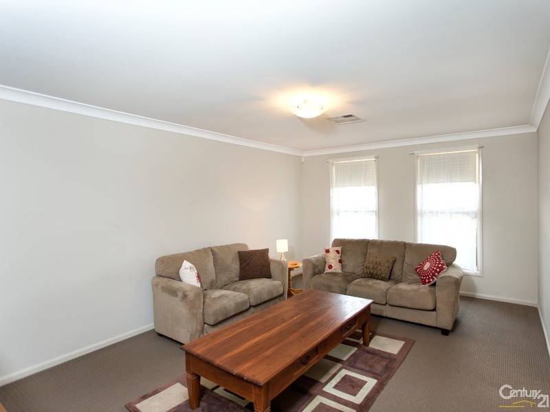 22 Ripon Way, Macquarie Hills NSW 2285