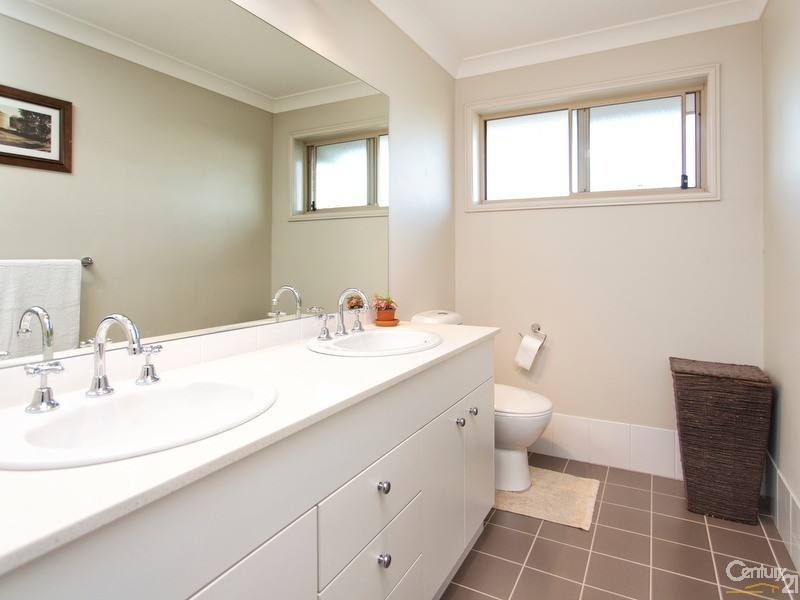 22 Ripon Way, Macquarie Hills NSW 2285