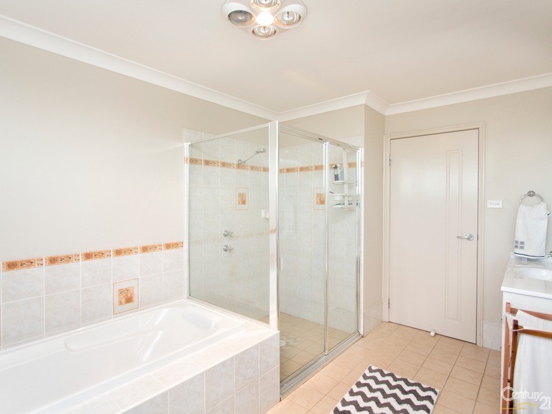 22 Ripon Way, Macquarie Hills NSW 2285