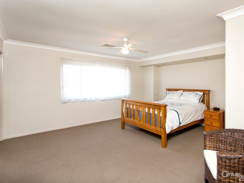 22 Ripon Way, Macquarie Hills NSW 2285