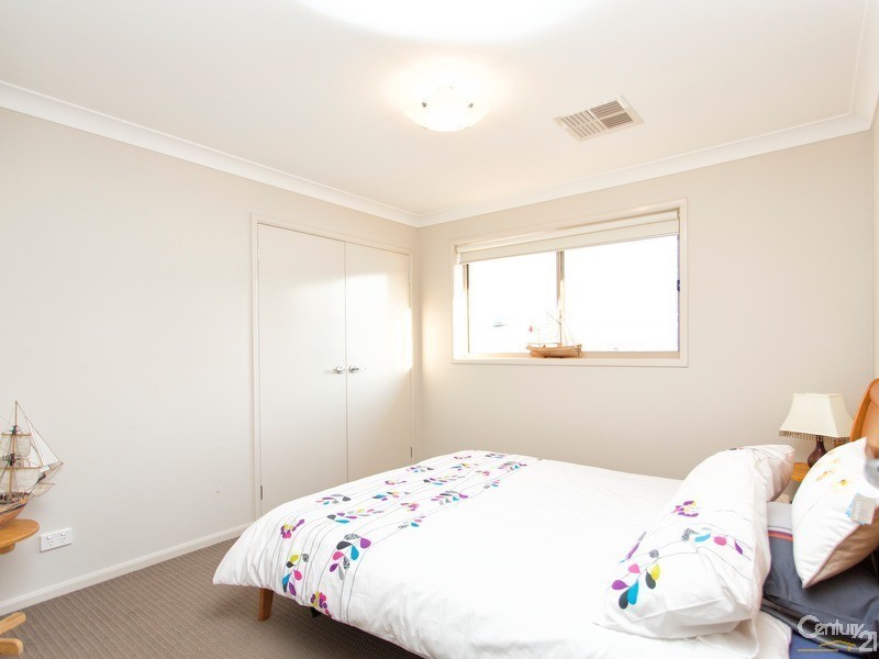 22 Ripon Way, Macquarie Hills NSW 2285