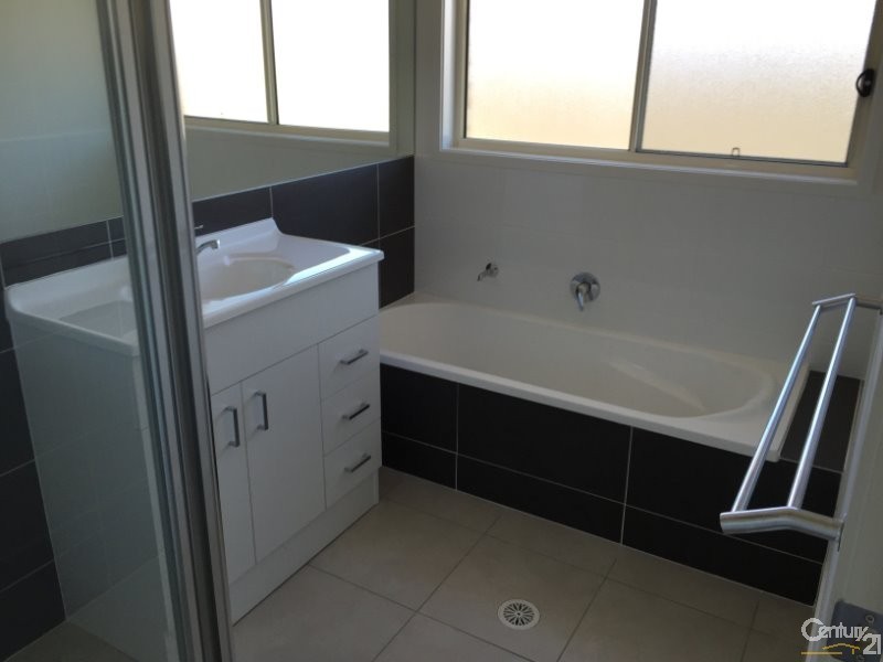 22 Manlius Drive, Cameron Park NSW 2285