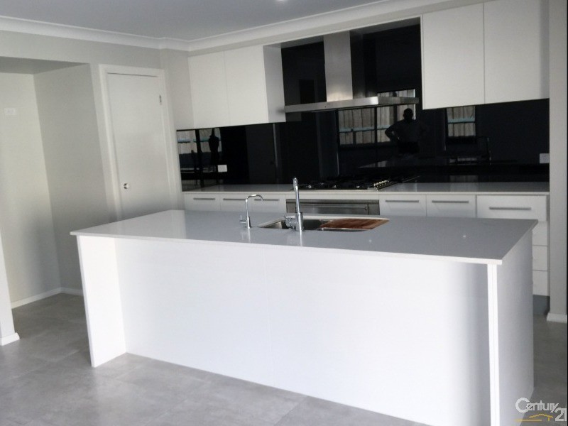 61 Adeline Crescent, Fletcher NSW 2287