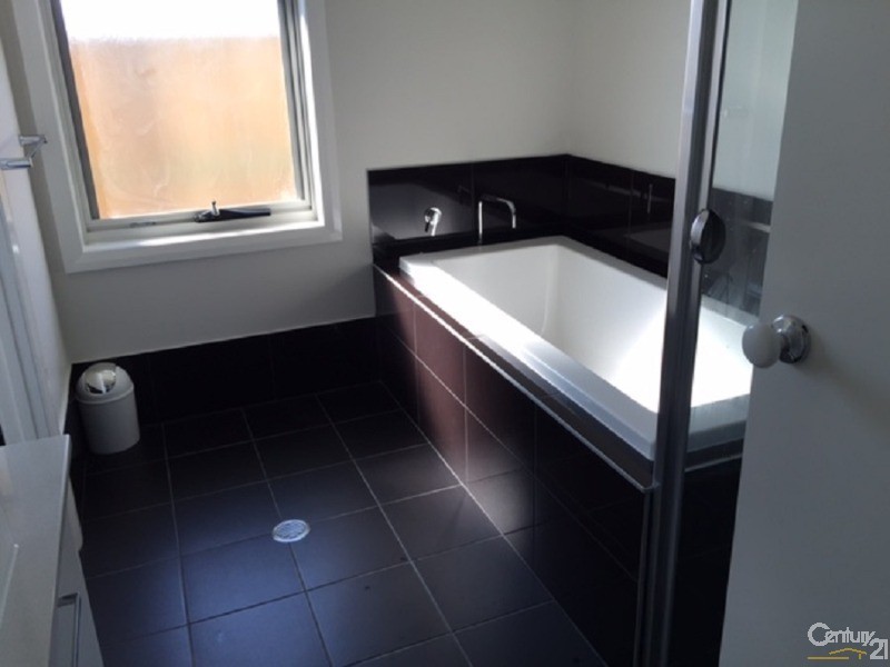 61 Adeline Crescent, Fletcher NSW 2287