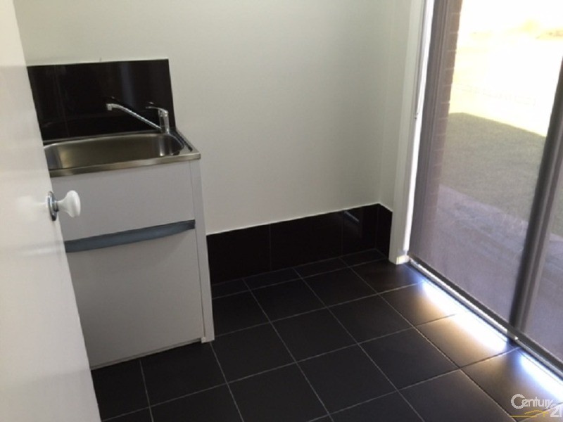 61 Adeline Crescent, Fletcher NSW 2287