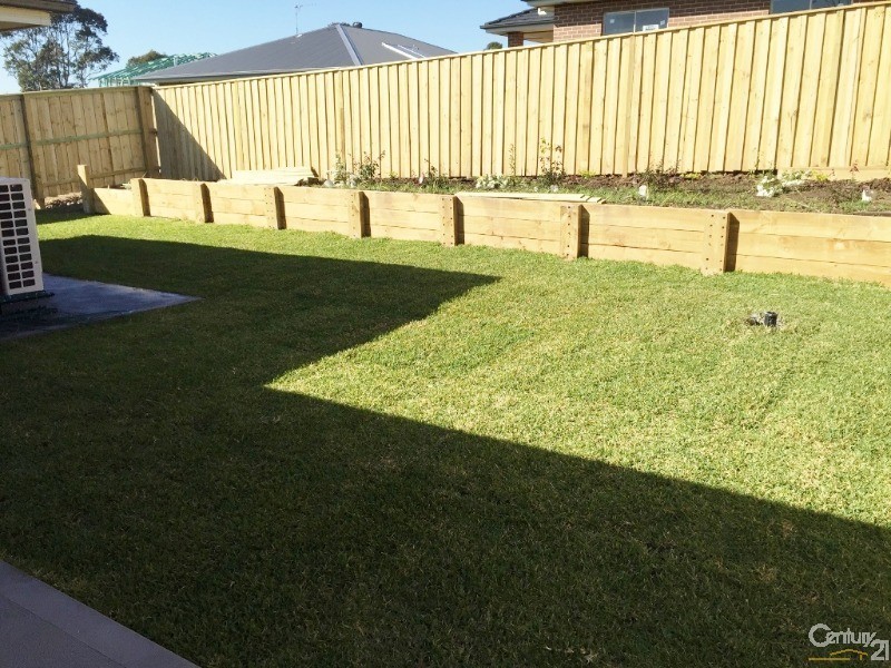 61 Adeline Crescent, Fletcher NSW 2287