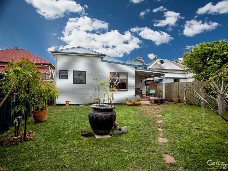 40 Mitchell Street, Stockton NSW 2295