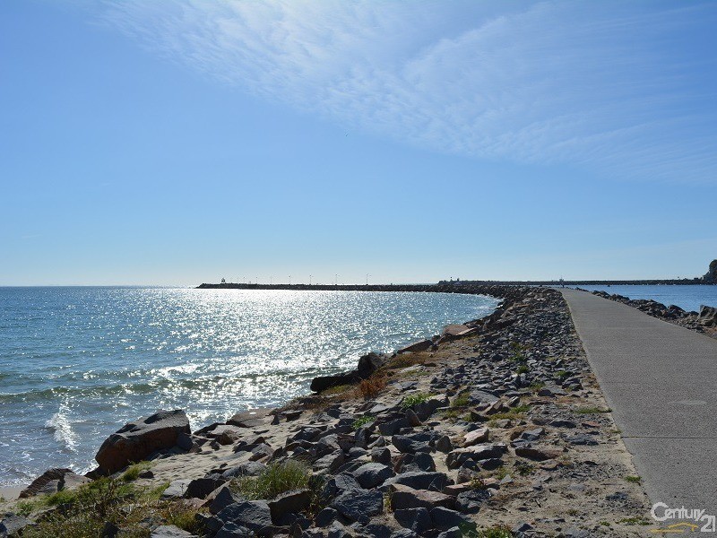 40 Mitchell Street, Stockton NSW 2295